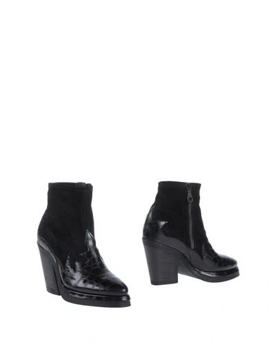 Purified Ankle Boot In Black