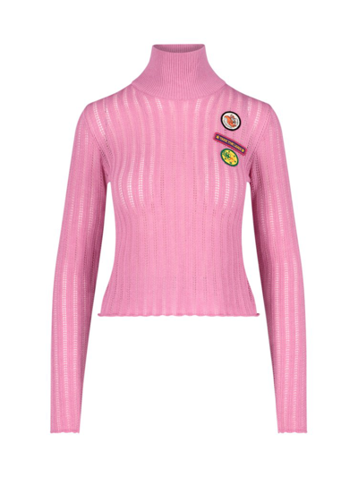 Cormio Badge Ribbed Silk Blend Knit Turtleneck Top In Pink