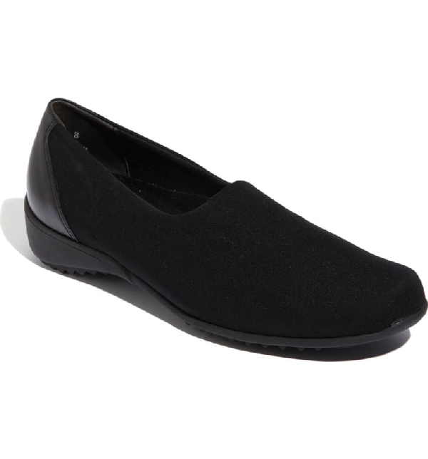 munro traveler slip on