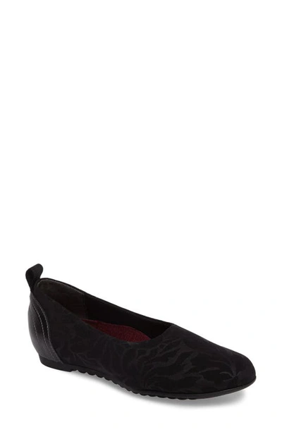 Munro Iriana Flat In Black Embo