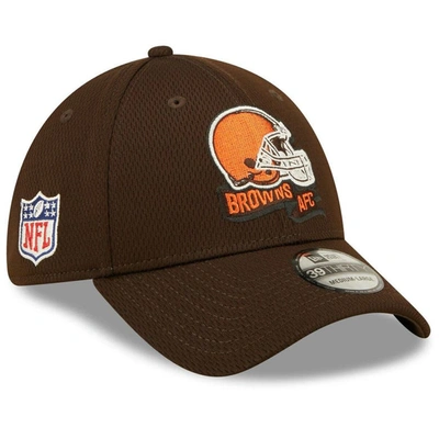 New Era Brown Cleveland Browns 2022 Sideline 39thirty Coaches Flex Hat