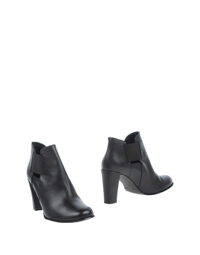 Karen Millen Ankle Boot In Black