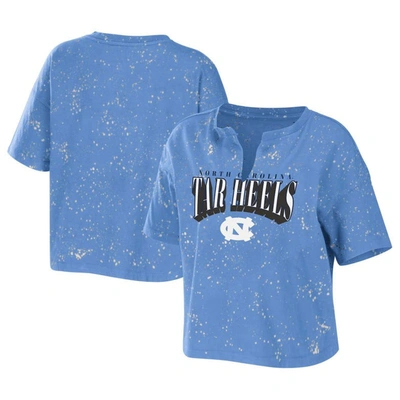 Wear By Erin Andrews Carolina Blue North Carolina Tar Heels Bleach Wash Splatter Notch Neck T-shirt In Light Blue