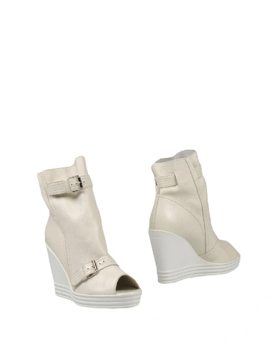Hogan Rebel Ankle Boots In Ivory