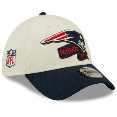 New Era Men's  Cream, Navy New England Patriots 2022 Sideline 39thirty 2-tone Flex Hat In Cream,navy