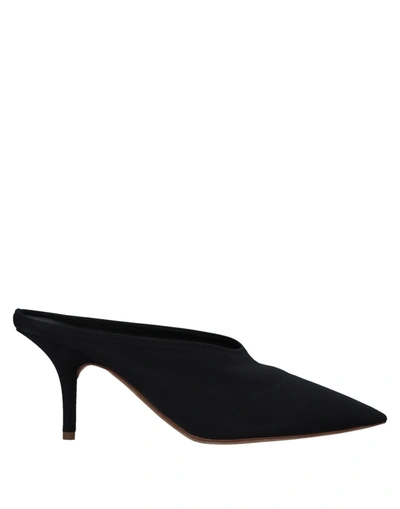 Yeezy Pointed Toe Pumps In Black