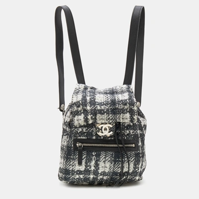 Pre-owned Chanel White/black Tweed Print Nylon Medium Drawstring Backpack