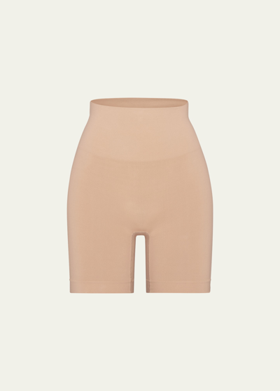 Skims Smoothing Mid-rise Stretch-woven Shorts In Clay