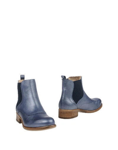Manas Ankle Boots In Pastel Blue