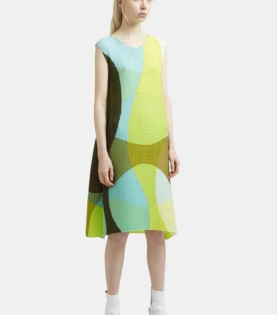 Issey Miyake Leaf Transfer Boat Neck Sleeveless Dress In Green