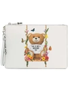 Moschino Teddy Bear Clutch In Bianco