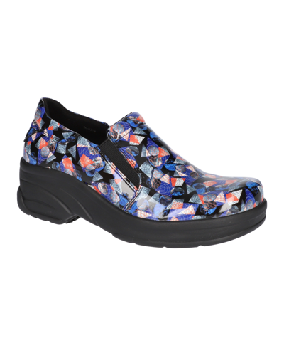 Easy Street Women's Appreciate Slip Resistant Clogs In Blue Geometric Shapes Patent Leather