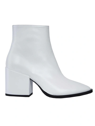 Mcq By Alexander Mcqueen Pointed Ankle Boots In Pearl