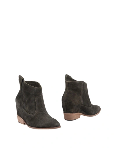Belle By Sigerson Morrison Ankle Boot In Dark Green