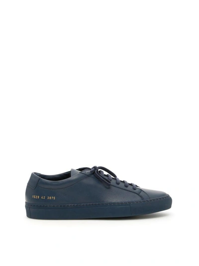 Common Projects Original Achilles Low Sneakers In Navyblu
