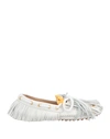 13 09 Sr Loafers In White