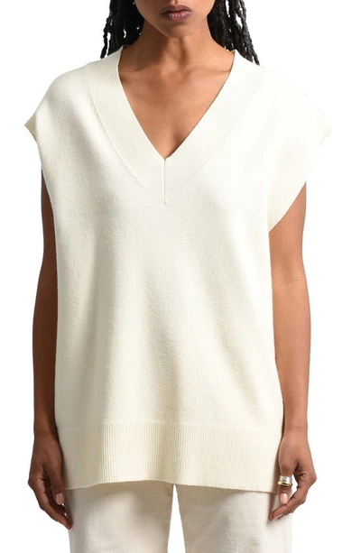 Molly Bracken Oversize V-neck Sweater Vest In Off White