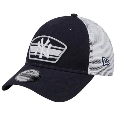 New Era Men's  Navy, White New York Yankees Logo Patch 9forty Trucker Snapback Hat In Navy,white