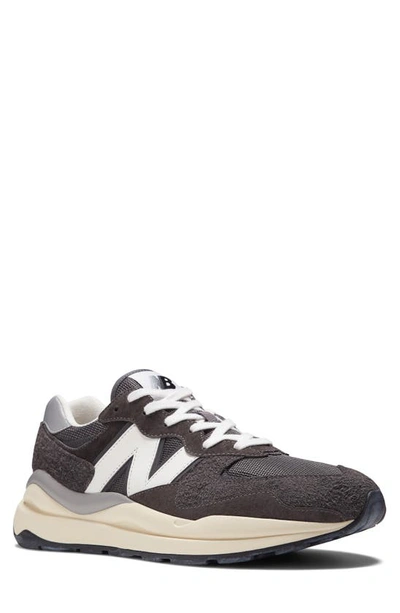 New Balance Men's Logo Sculpted Midsole Suede Casual Sneakers In Magnet
