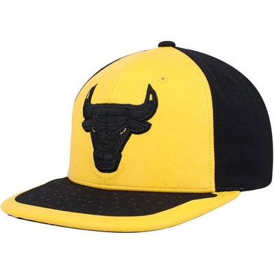 Mitchell & Ness Men's  Yellow, Black Chicago Bulls Day One Snapback Hat In Yellow,black