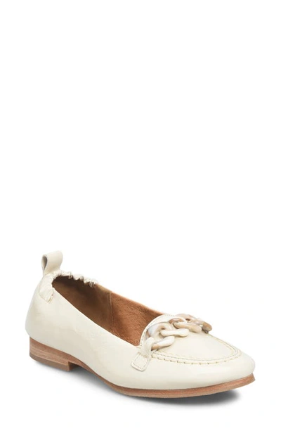 Söfft Kadyn Chain Loafer In Tapioca