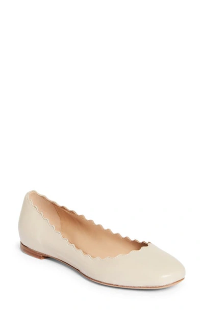 Chloé Lauren Scalloped Leather Ballet Flats In Pearly Grey