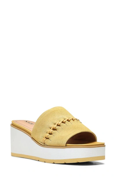 Nydj Rory Wedge Sandal In Honey Gold