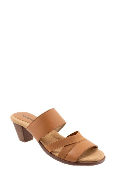 Trotters Maxine Slide Sandal In Luggage