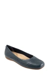Trotters Sasha Square Toe Flat In Navy