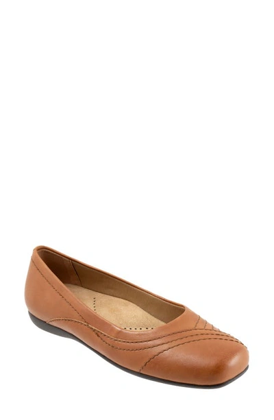 Trotters Sasha Square Toe Flat In Luggage