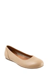 Softwalk Sonoma Flat In Beige