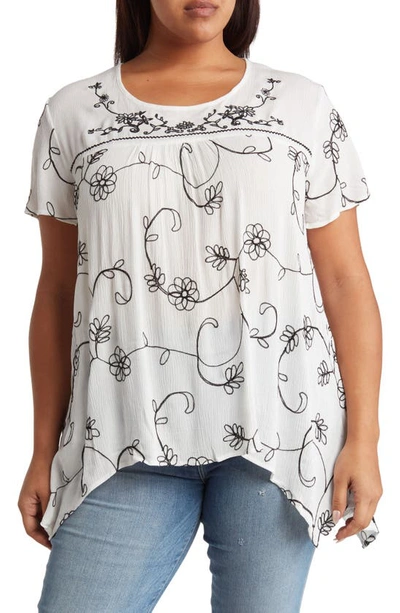 Forgotten Grace Floral Embroidered Sharkbite Tunic Blouse In White/ Black