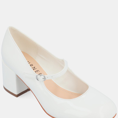 Journee Collection Okenna Pump In White