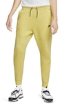 Nike Men's  Sportswear Tech Fleece Jogger Pants In Saturn Gold/black