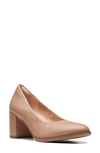 Clarks Freva55 Court Pump In Beige