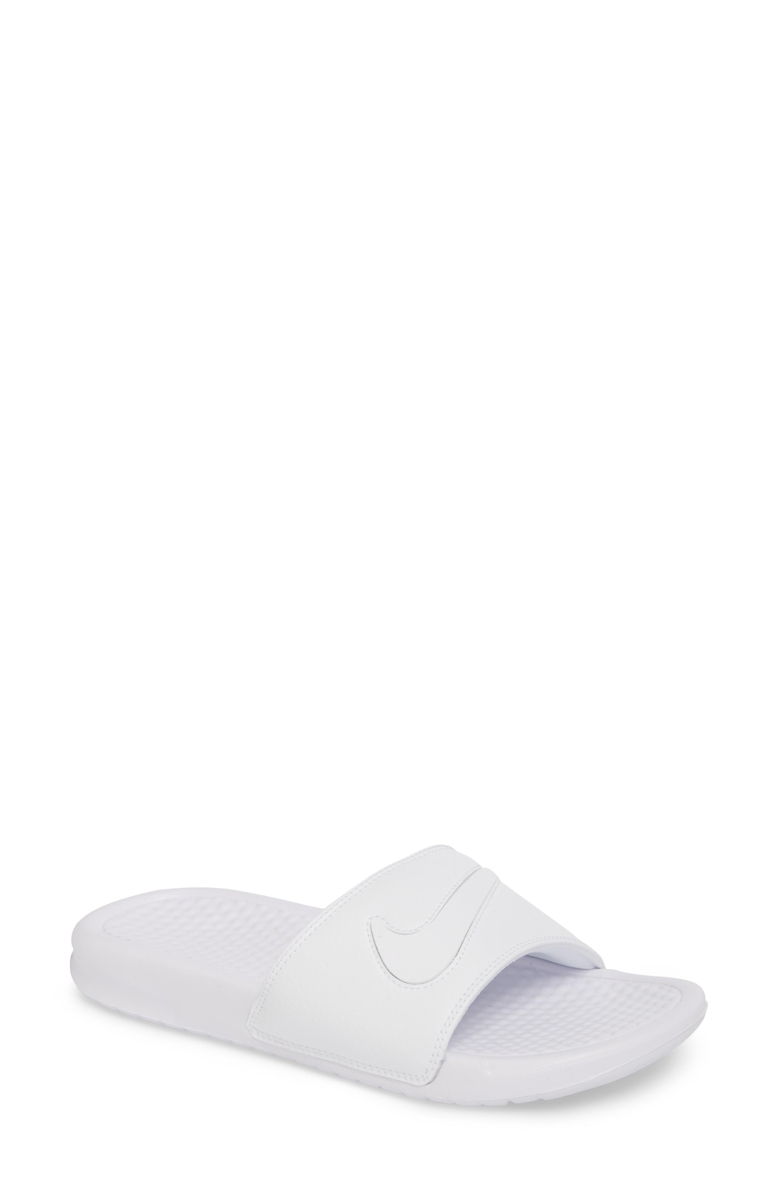 nike men's benassi stores