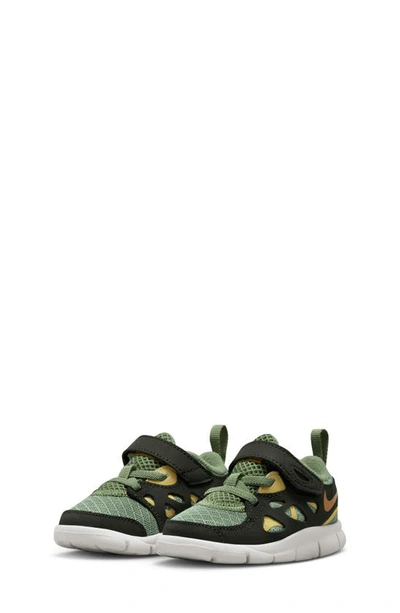 Nike Kids' Free Run 2 Sneaker In Green/ Sequoia/ Wheat/ Monarch