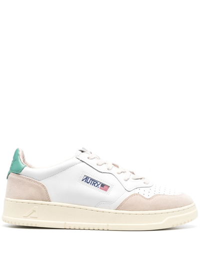 Autry Medalist Low Top Sneakers In Bianco/verde