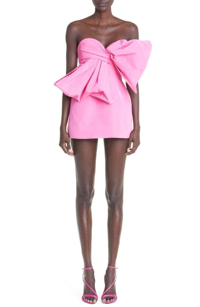 oscar de la renta pink bow dress Introducing Encore by Oscar de la Renta: The Collectors Edition. , Each  gown represents a moment in time for the house of Oscar de la Renta,  showcased in palette, silhouette, fabrication and detail.,