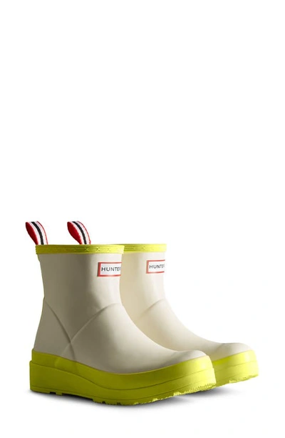 Hunter Women's Play Short Rain Boots In White/yellow