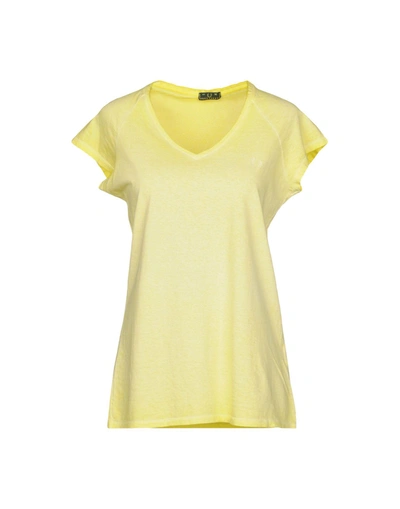 Fred Perry T-shirt In Yellow