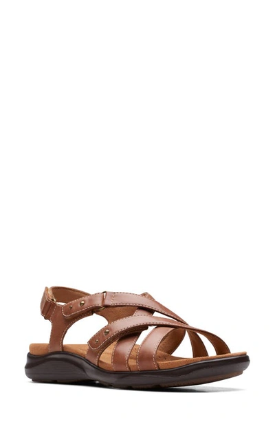 Clarks Kitly Go Sandal In Light Tan Lea
