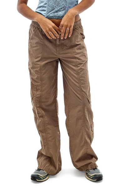 Bdg Urban Outfitters Y2k Low Rise Cargo Pants In Chocolate