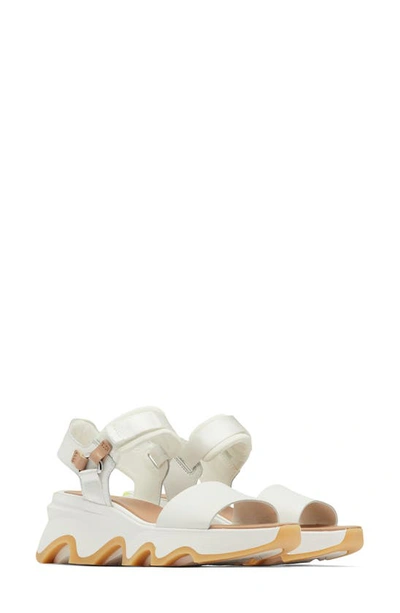 Sorel Kinetic Impact Y Strap Sandals In Honey White Lumin