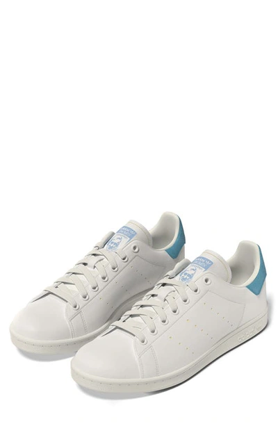 Adidas Originals Stan Smith Sneaker In White/ Off White/ Blue