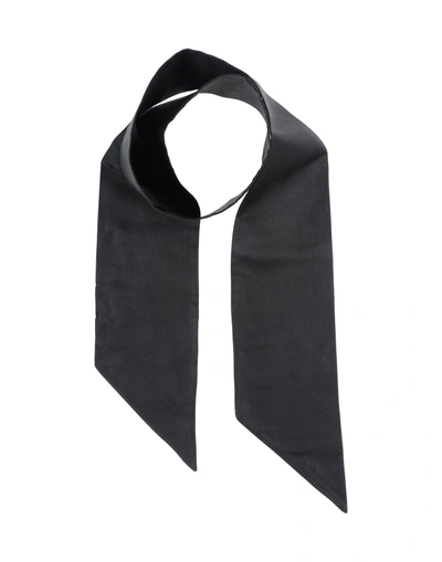 Dsquared2 装饰领与围巾 In Black