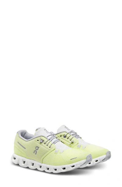 On Women's Cloud 5 Low Top Trainers In Hay/frost
