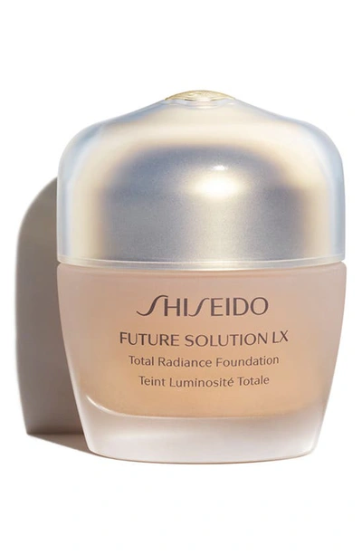 Shiseido Future Solution Lx Total Radiance Foundation Broad Spectrum Spf 20 Sunscreen In Golden 2 (light To Medium With Warm Undertones)