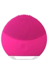 Foreo Luna(tm) Mini 2 Compact Facial Cleansing Device In Fuchsia