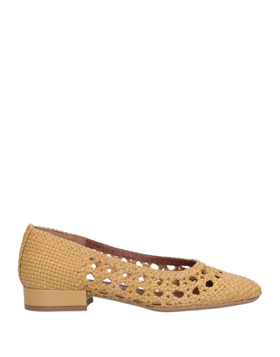 Pas De Rouge Ballet Flats In Yellow